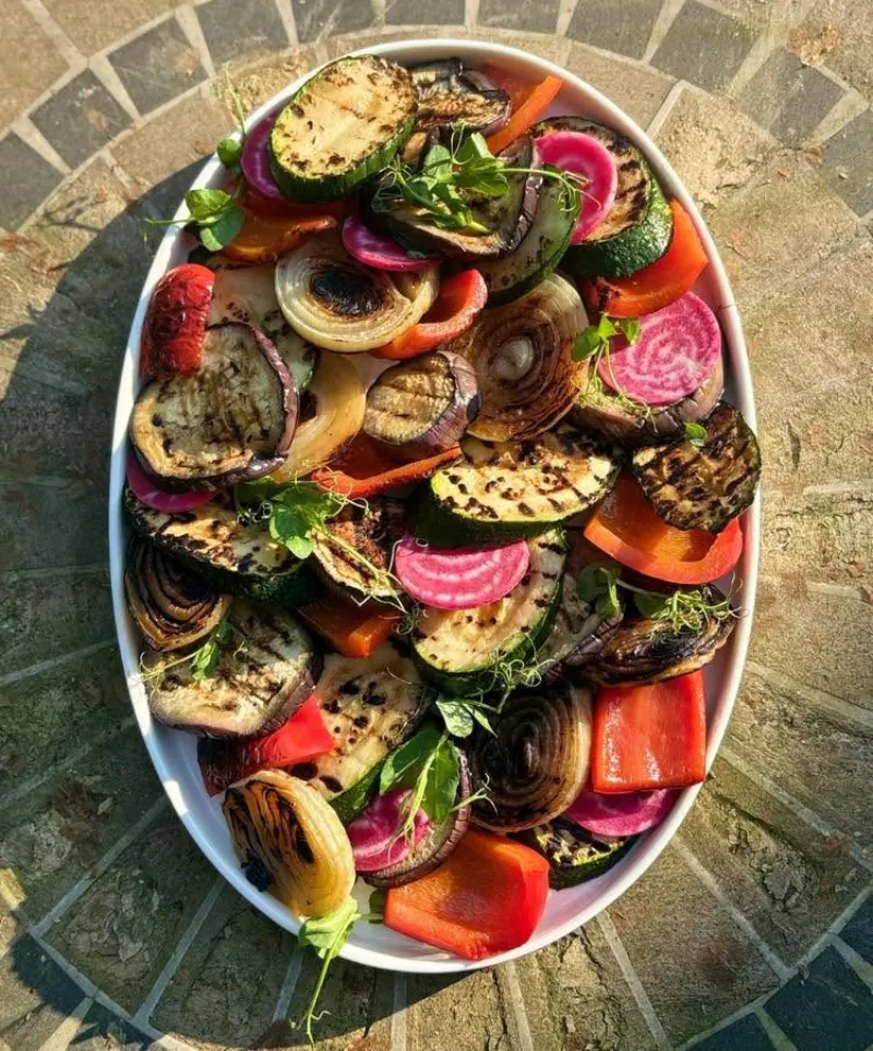 Dressage soigné d'une entrée gastronomique